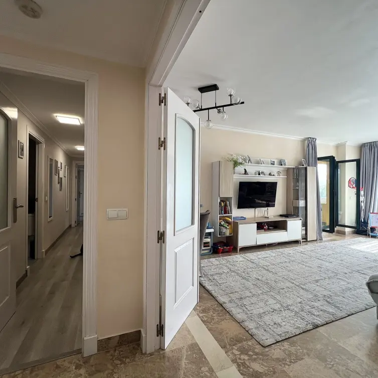 Продажа апартаментов на среднем этаже в San Pedro de Alcántara
