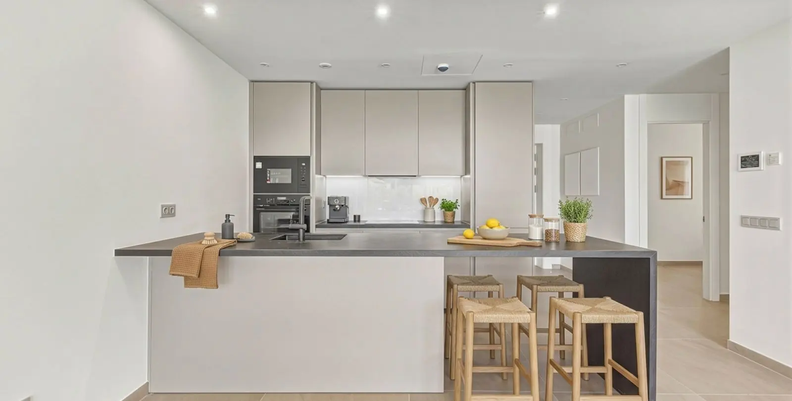 Sale of ground floor apartment in Higueron 5