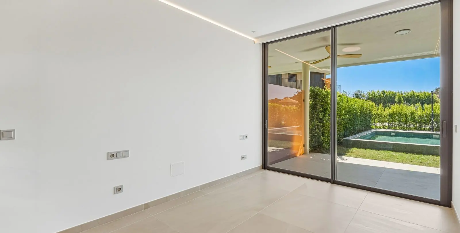 Sale of ground floor apartment in Higueron 8