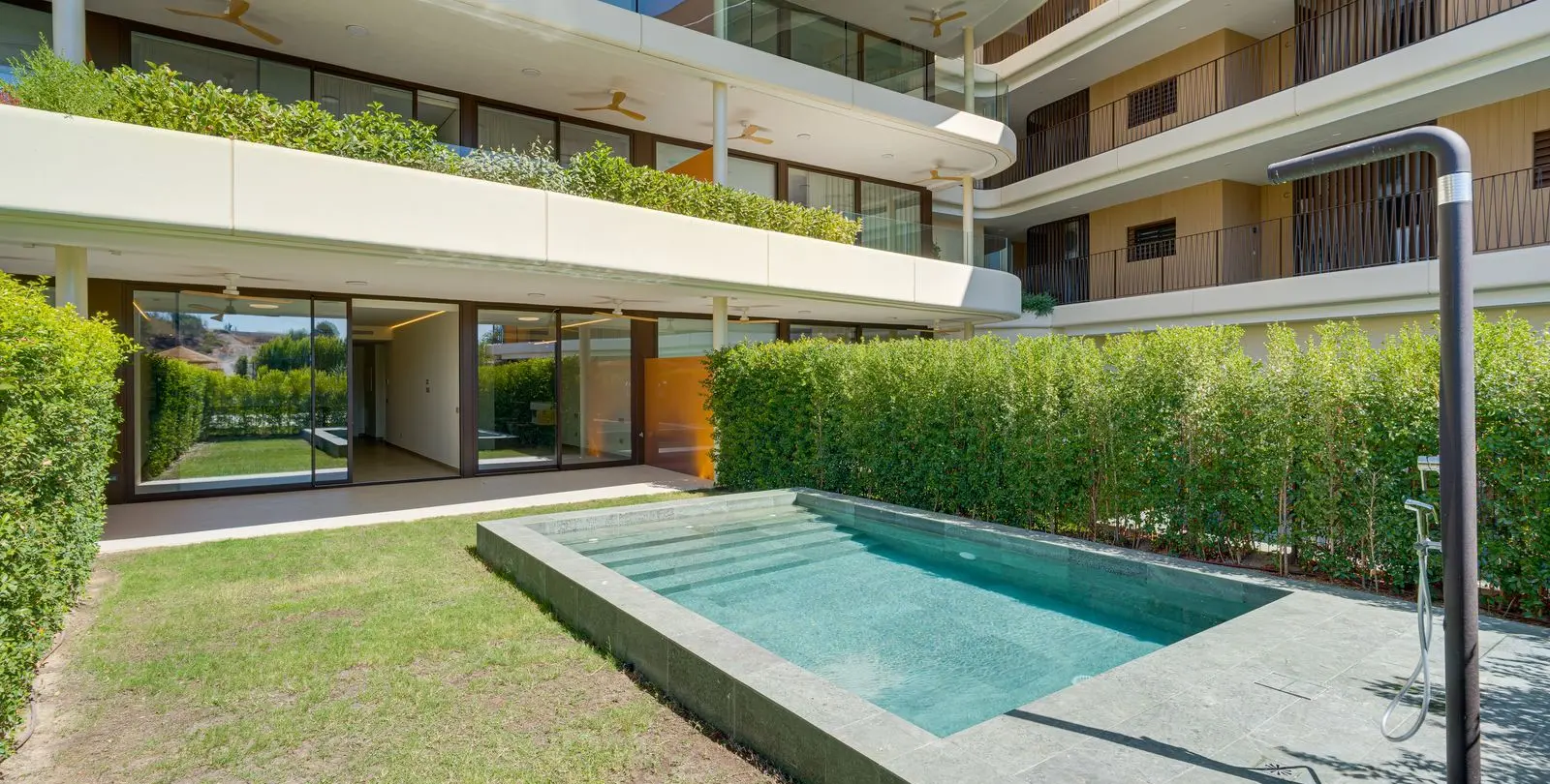 Sale of ground floor apartment in Higueron 11