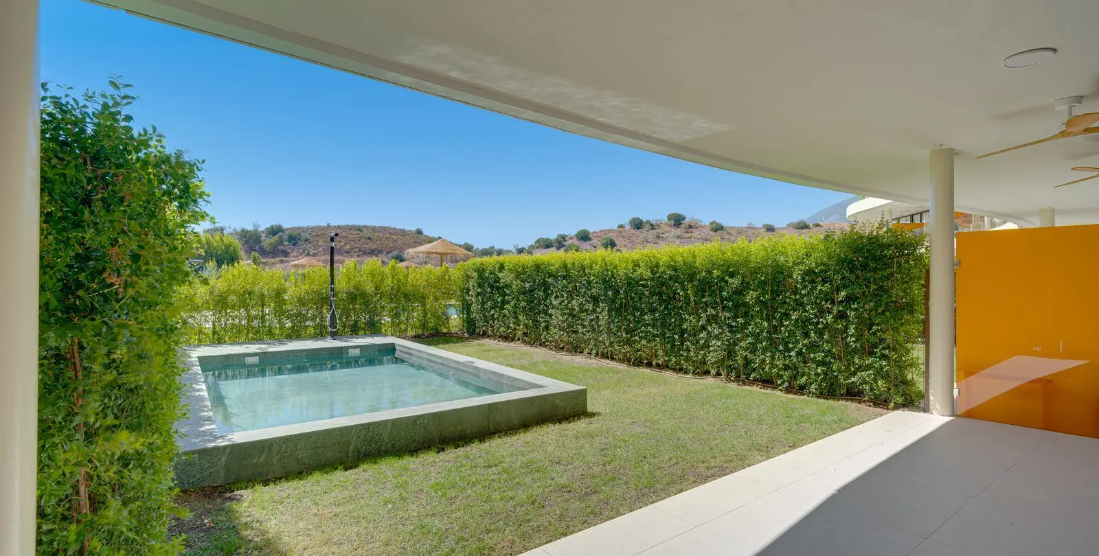 Sale of ground floor apartment in Higueron 13