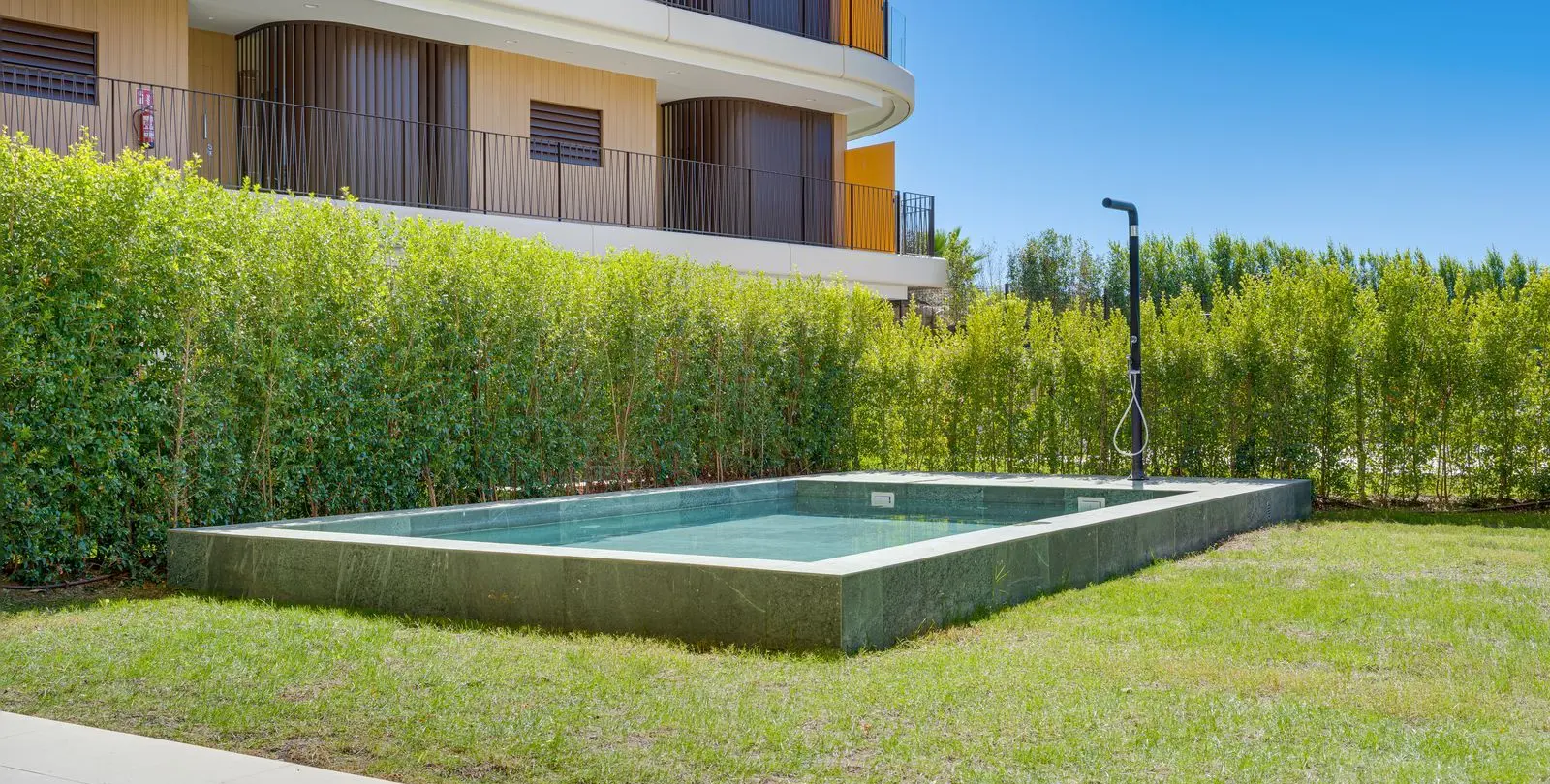 Sale of ground floor apartment in Higueron 14