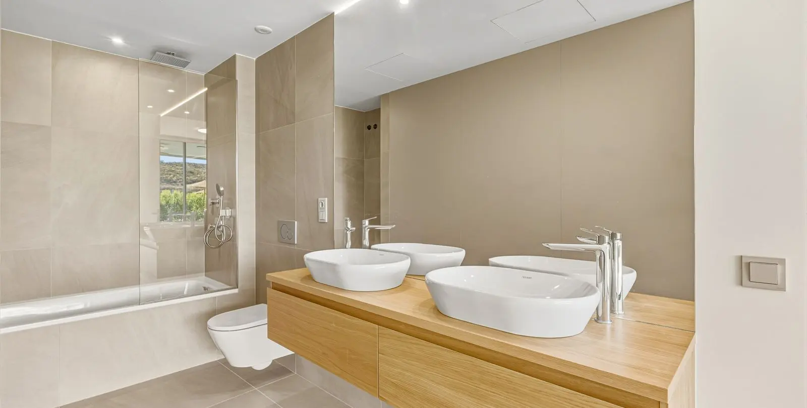 Sale of ground floor apartment in Higueron 21