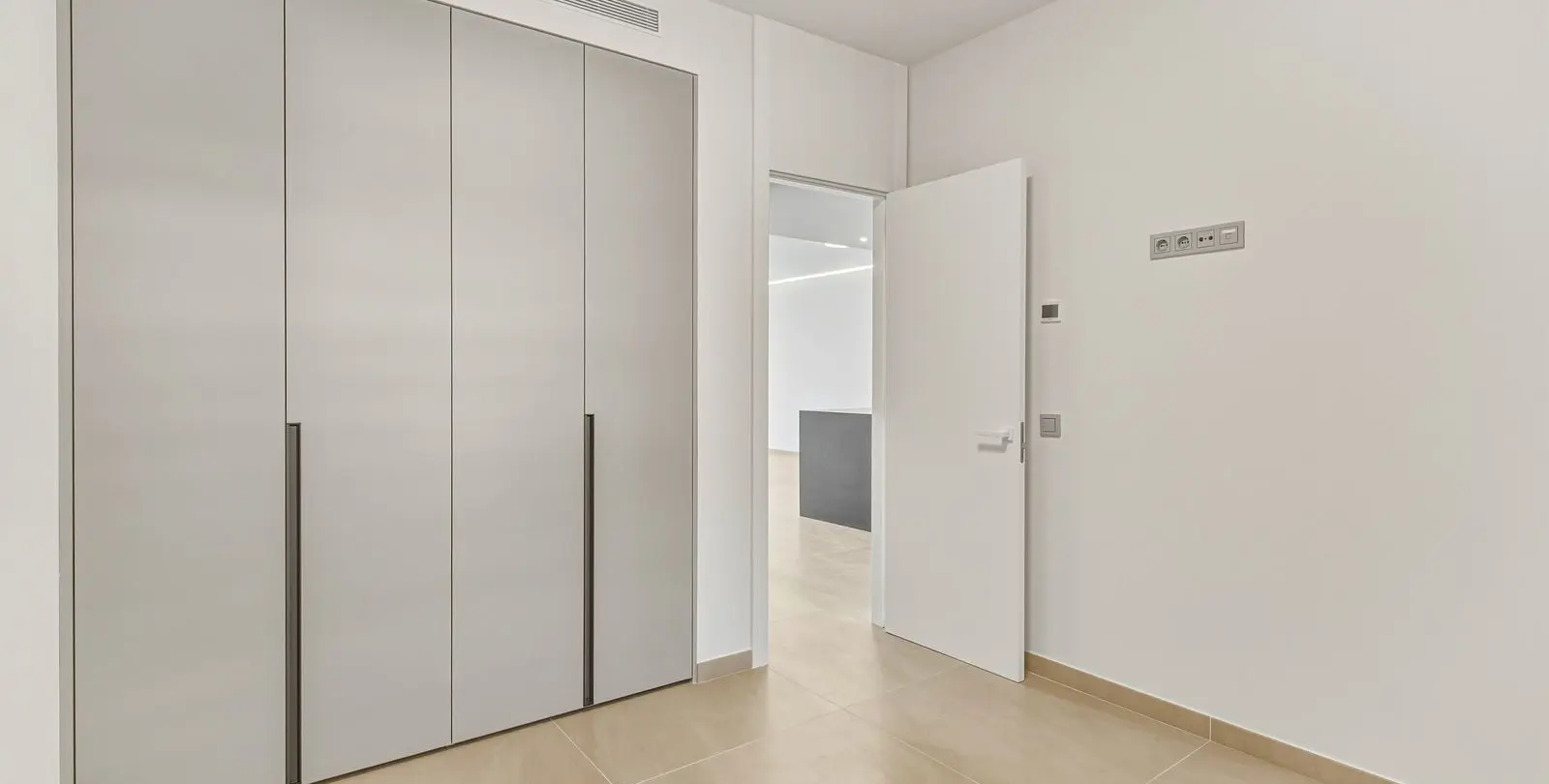 Sale of ground floor apartment in Higueron 23