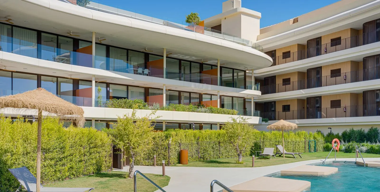 Sale of ground floor apartment in Higueron 27