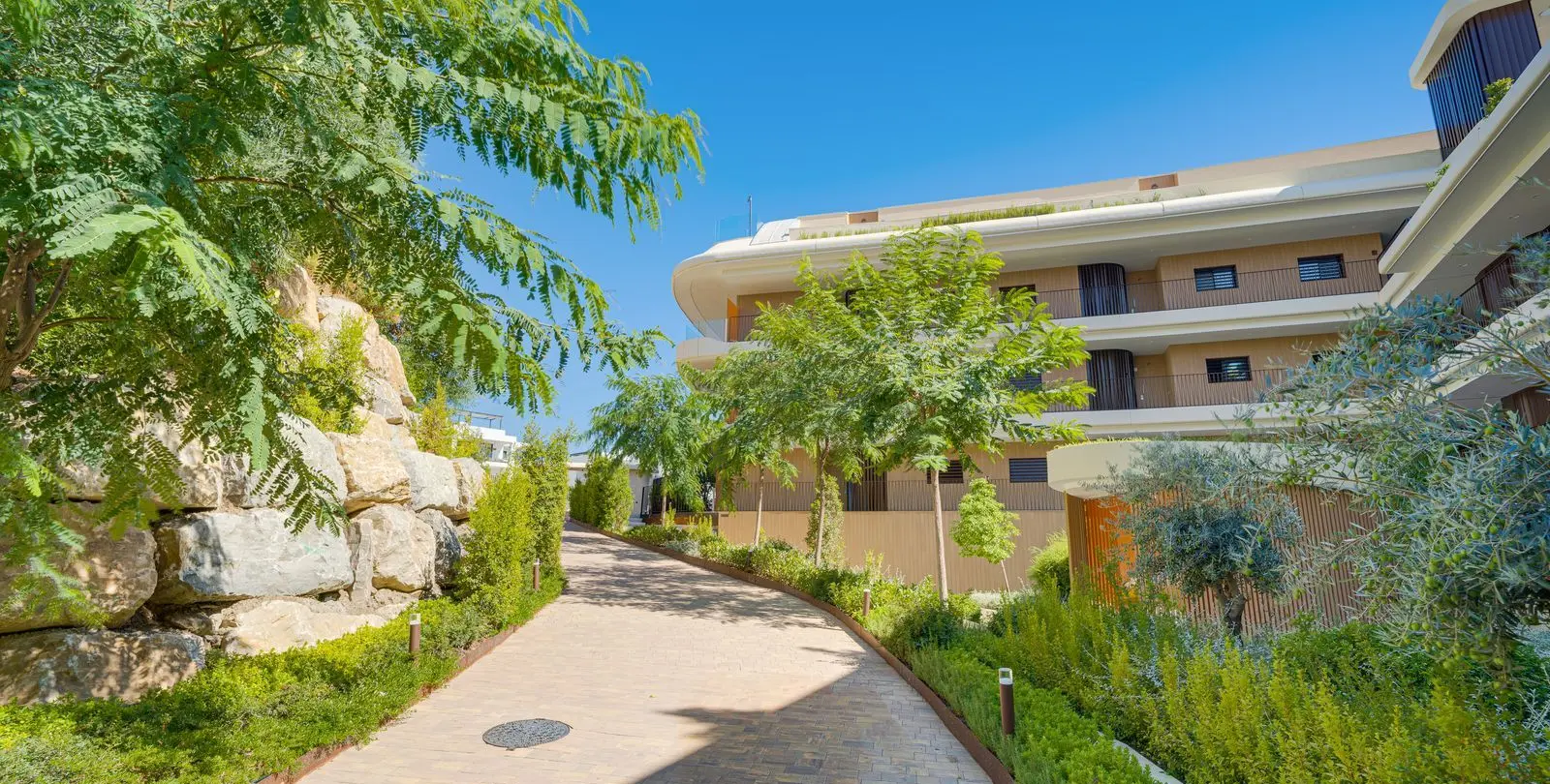 Sale of ground floor apartment in Higueron 28