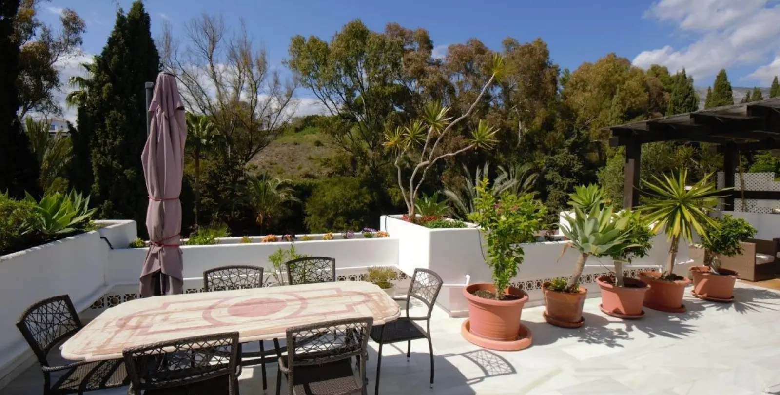Sale of middle floor apartment in The Golden Mile 3