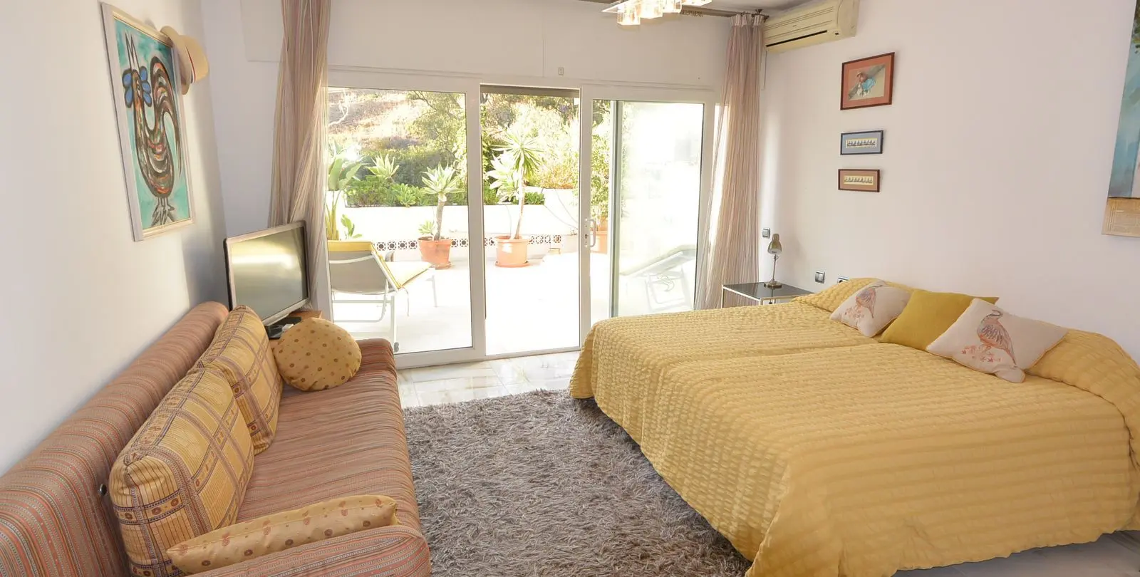 Sale of middle floor apartment in The Golden Mile 6