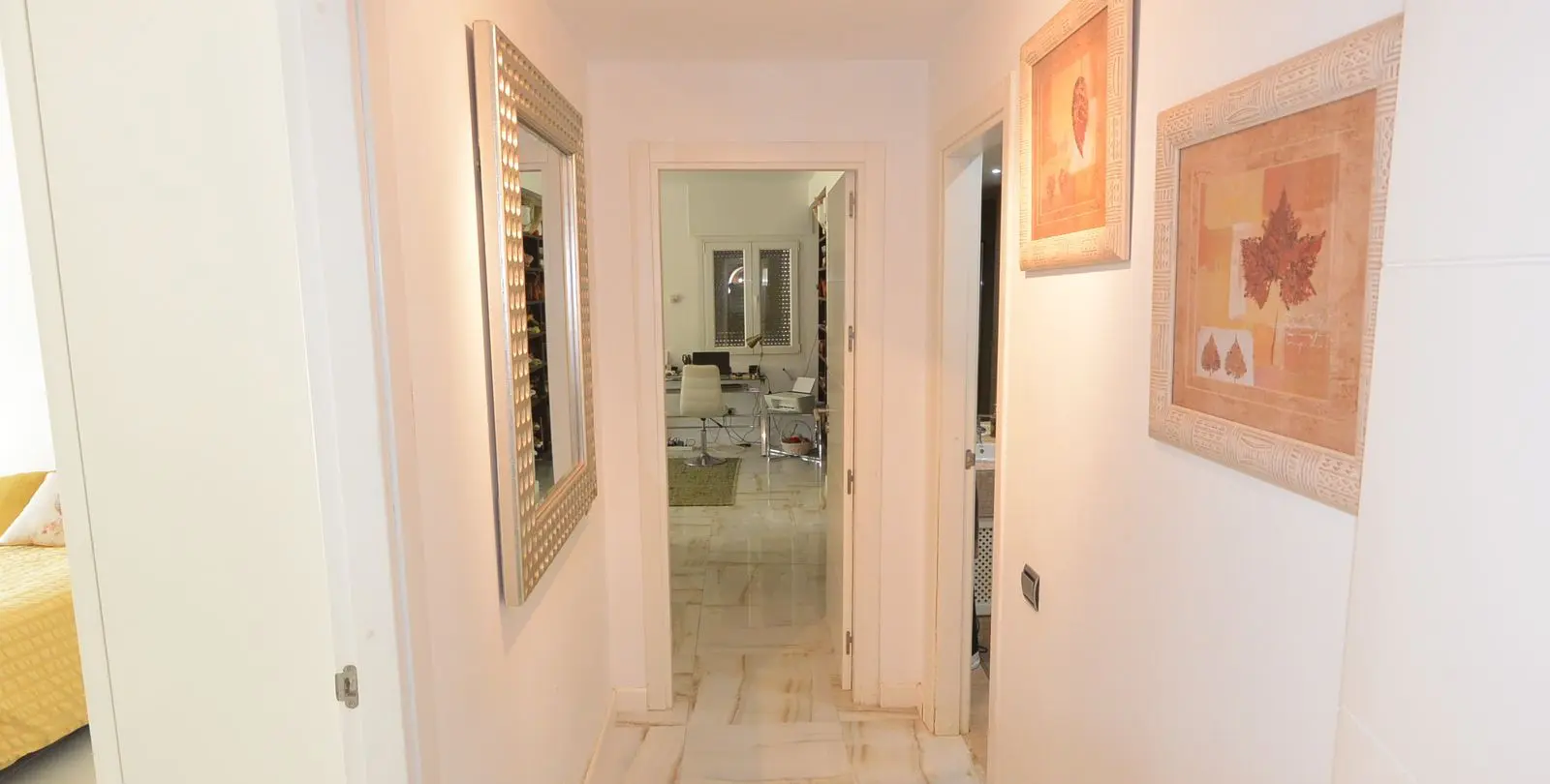 Sale of middle floor apartment in The Golden Mile 10