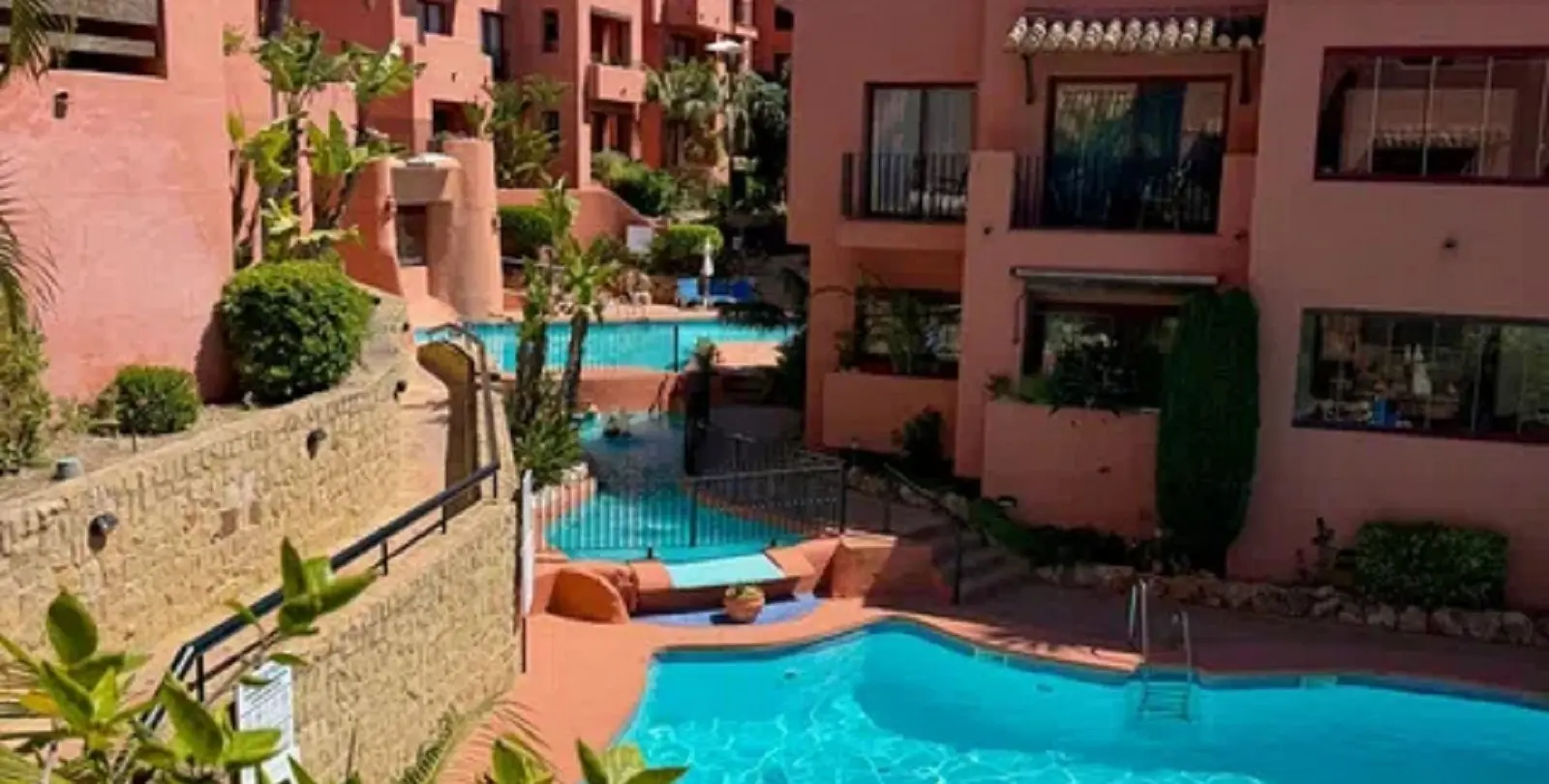 Venta de apartamento en planta media en Marbella 1