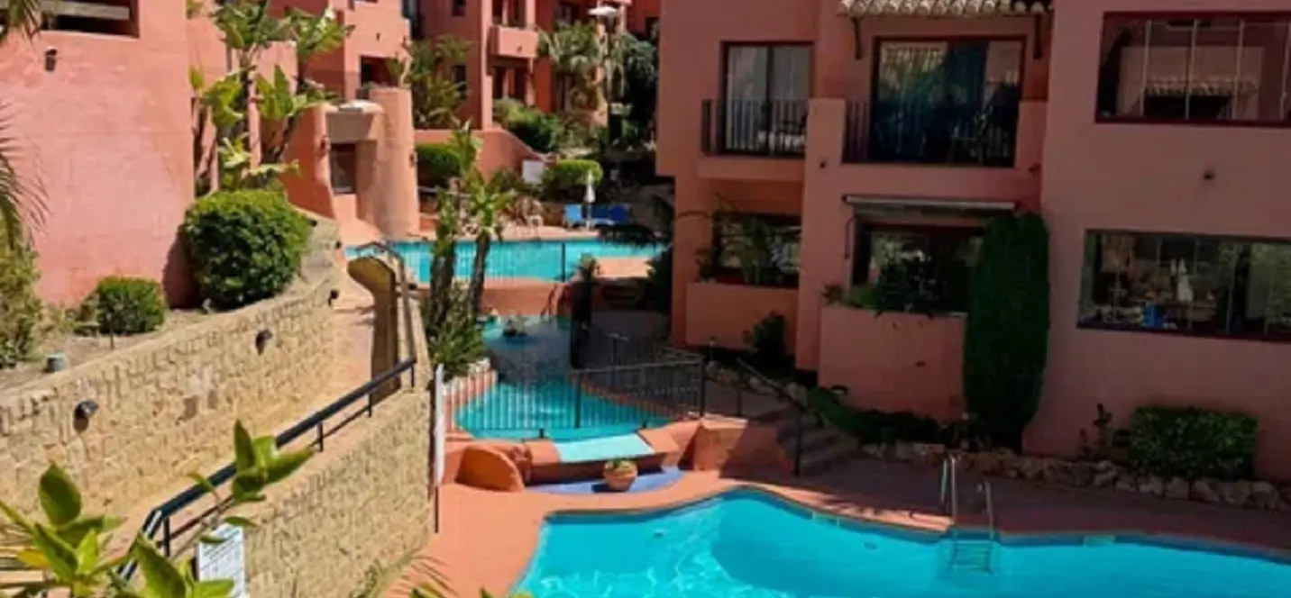 Venta de apartamento en planta media en Marbella 0