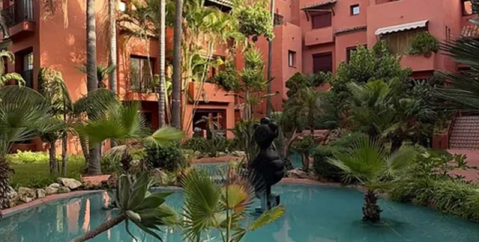 Venta de apartamento en planta media en Marbella 2