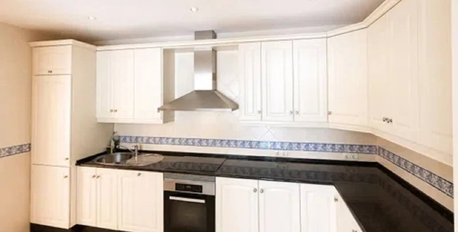 Venta de apartamento en planta media en Marbella 11