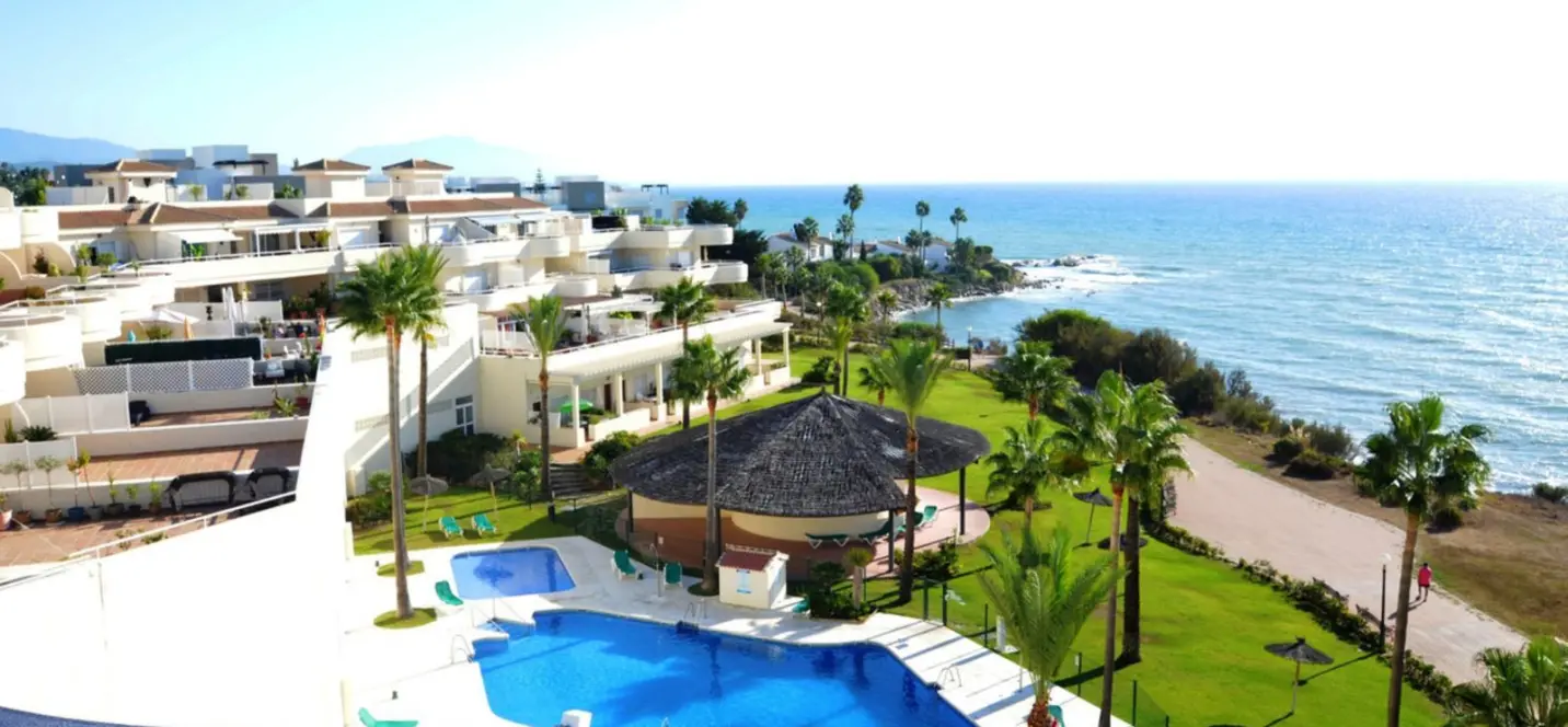 Venta de ático en Estepona 2
