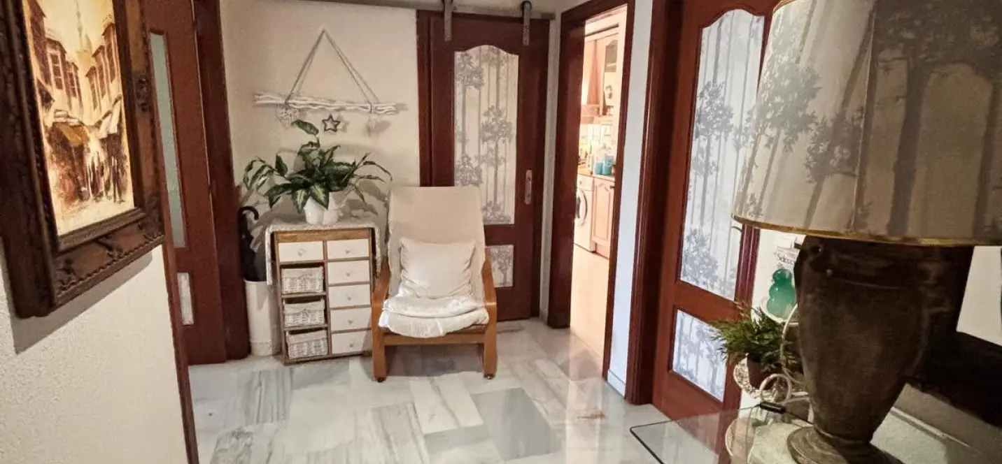 Venta de apartamento en planta media en Marbella 2