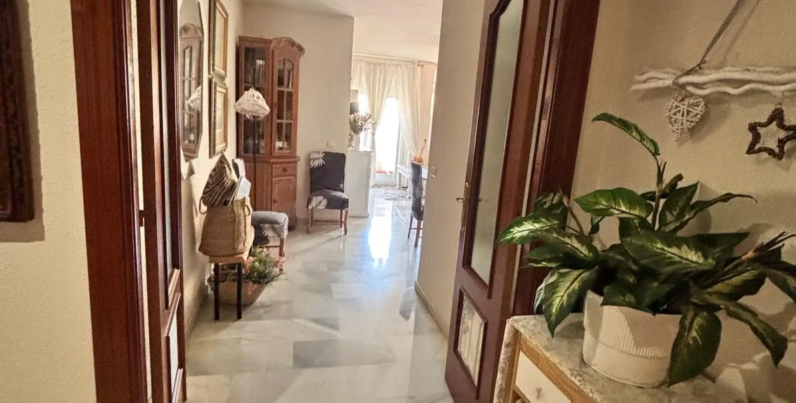 Venta de apartamento en planta media en Marbella 4