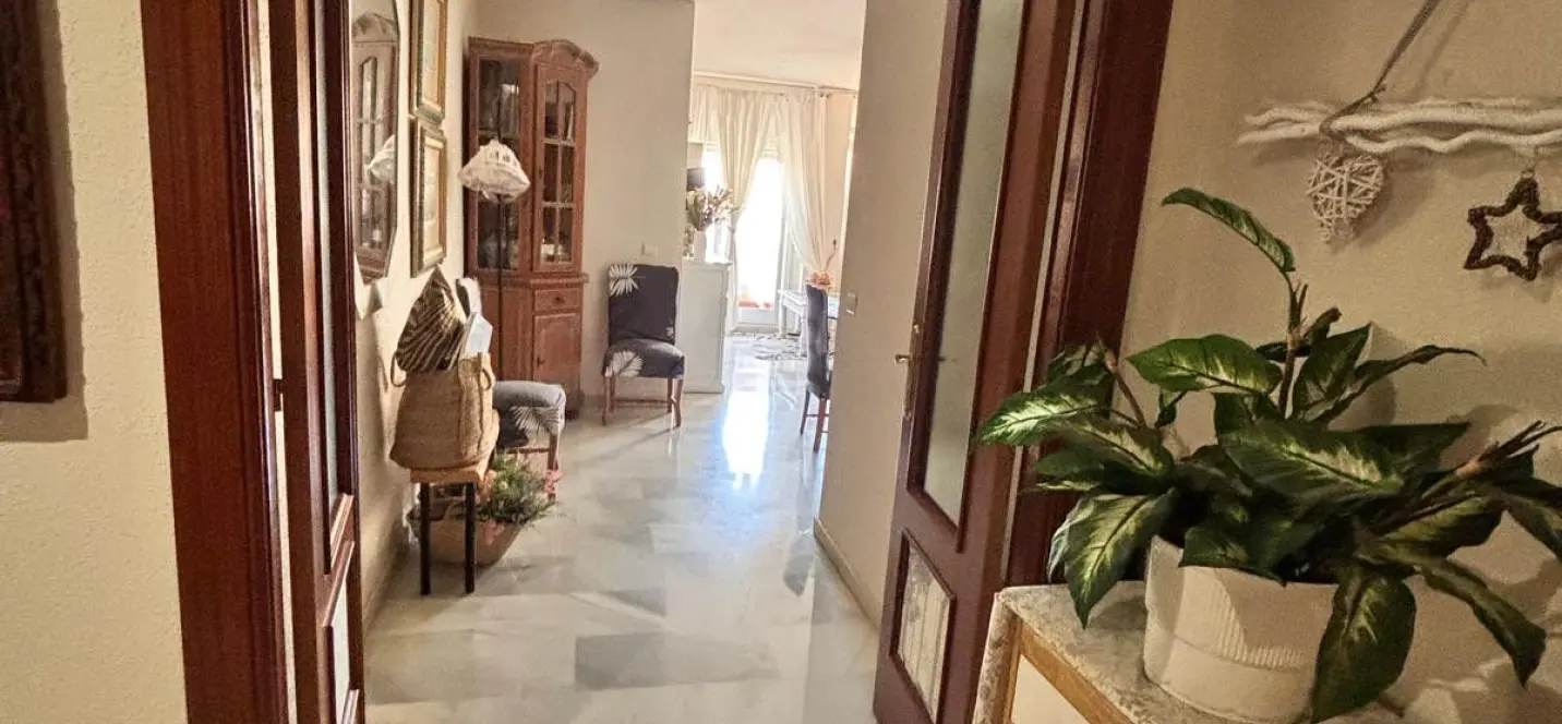 Venta de apartamento en planta media en Marbella 3