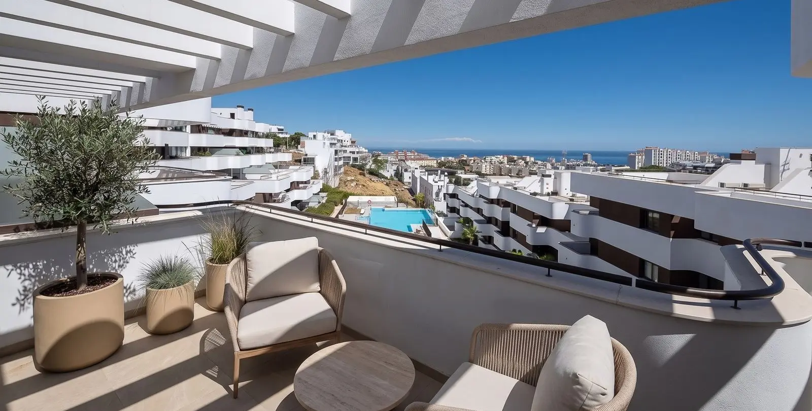 Venta de ático dúplex en Estepona 10