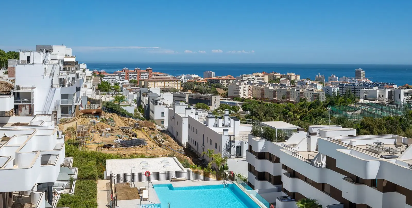 Venta de ático dúplex en Estepona 11