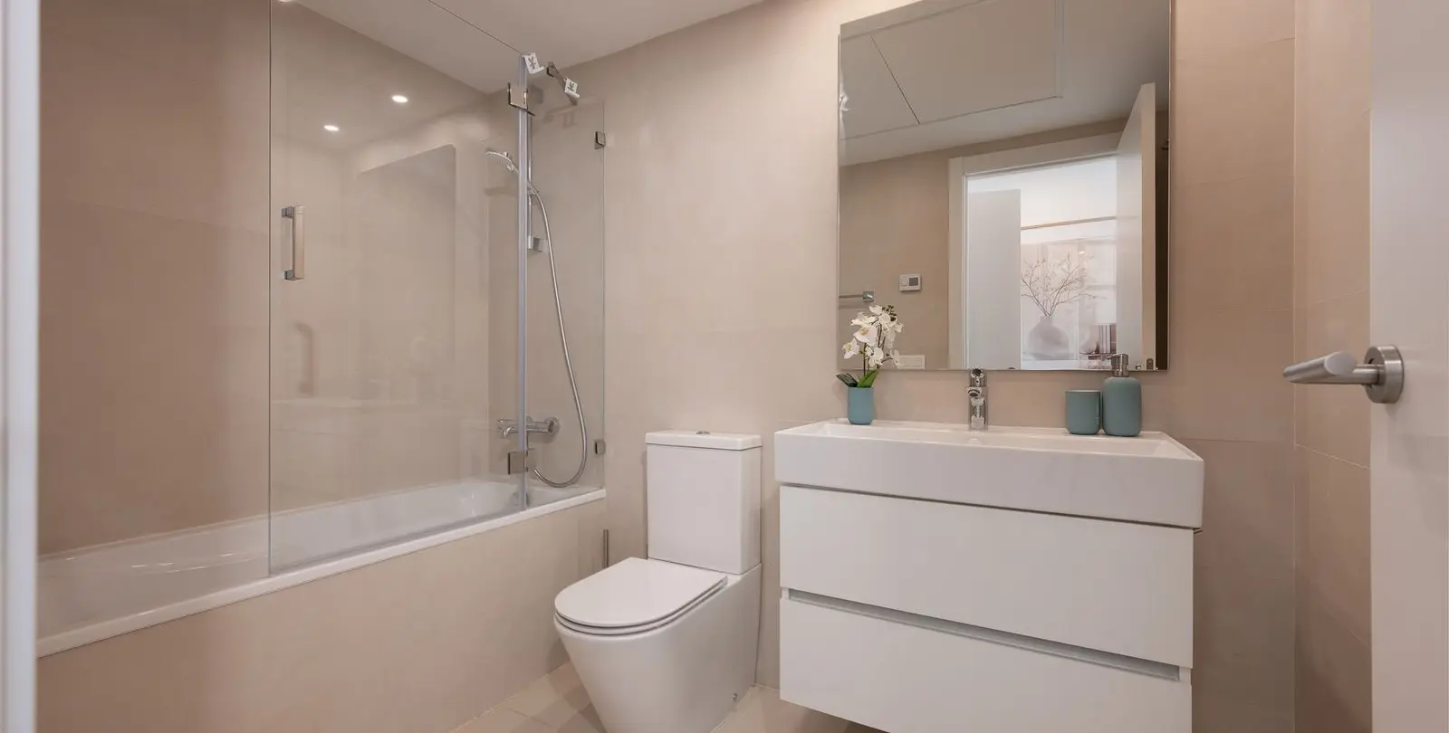 Venta de ático dúplex en Estepona 16