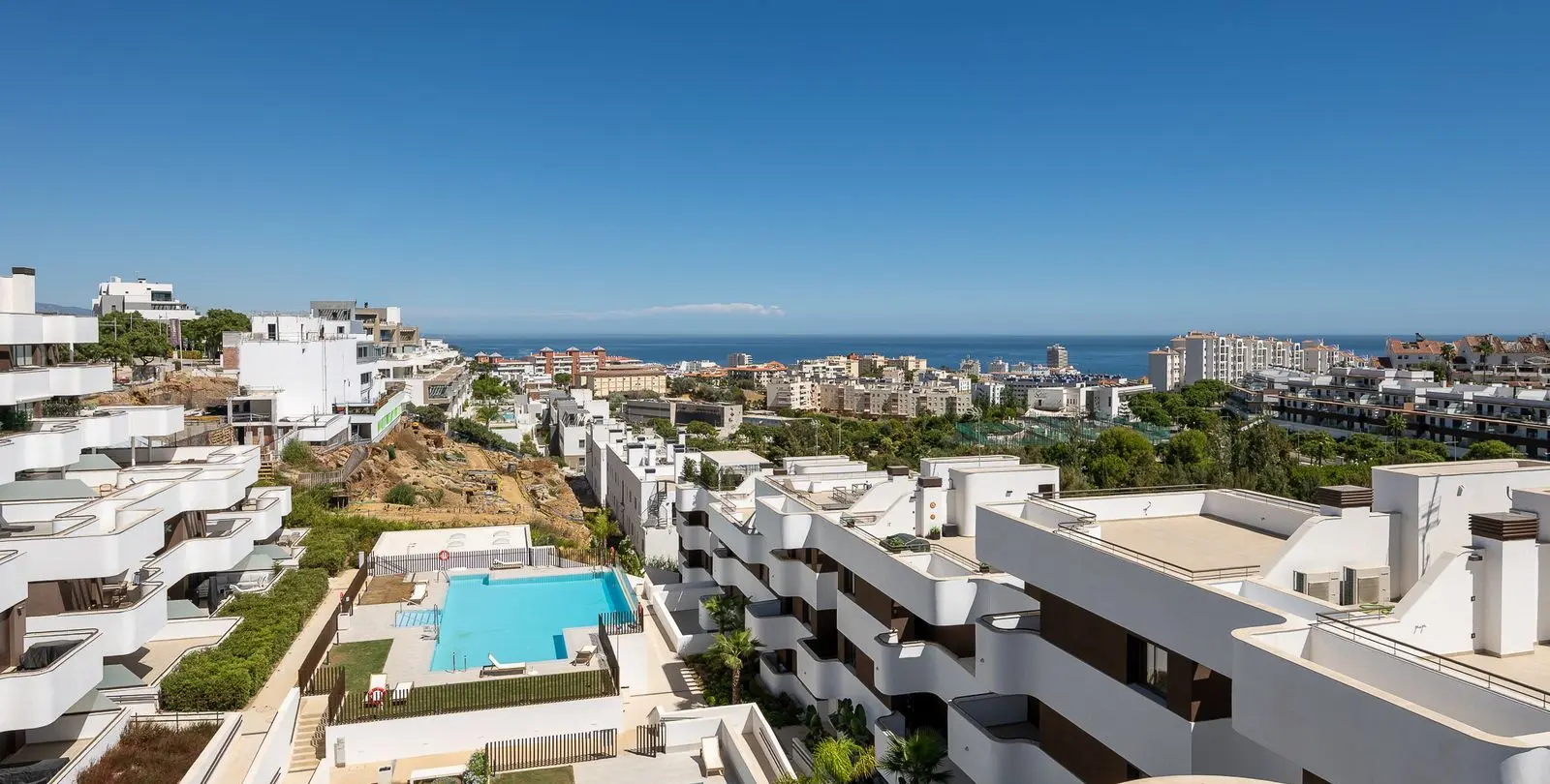 Venta de ático dúplex en Estepona 19