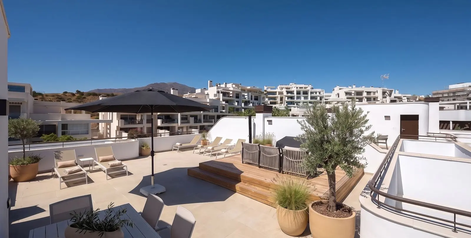 Venta de ático dúplex en Estepona 20