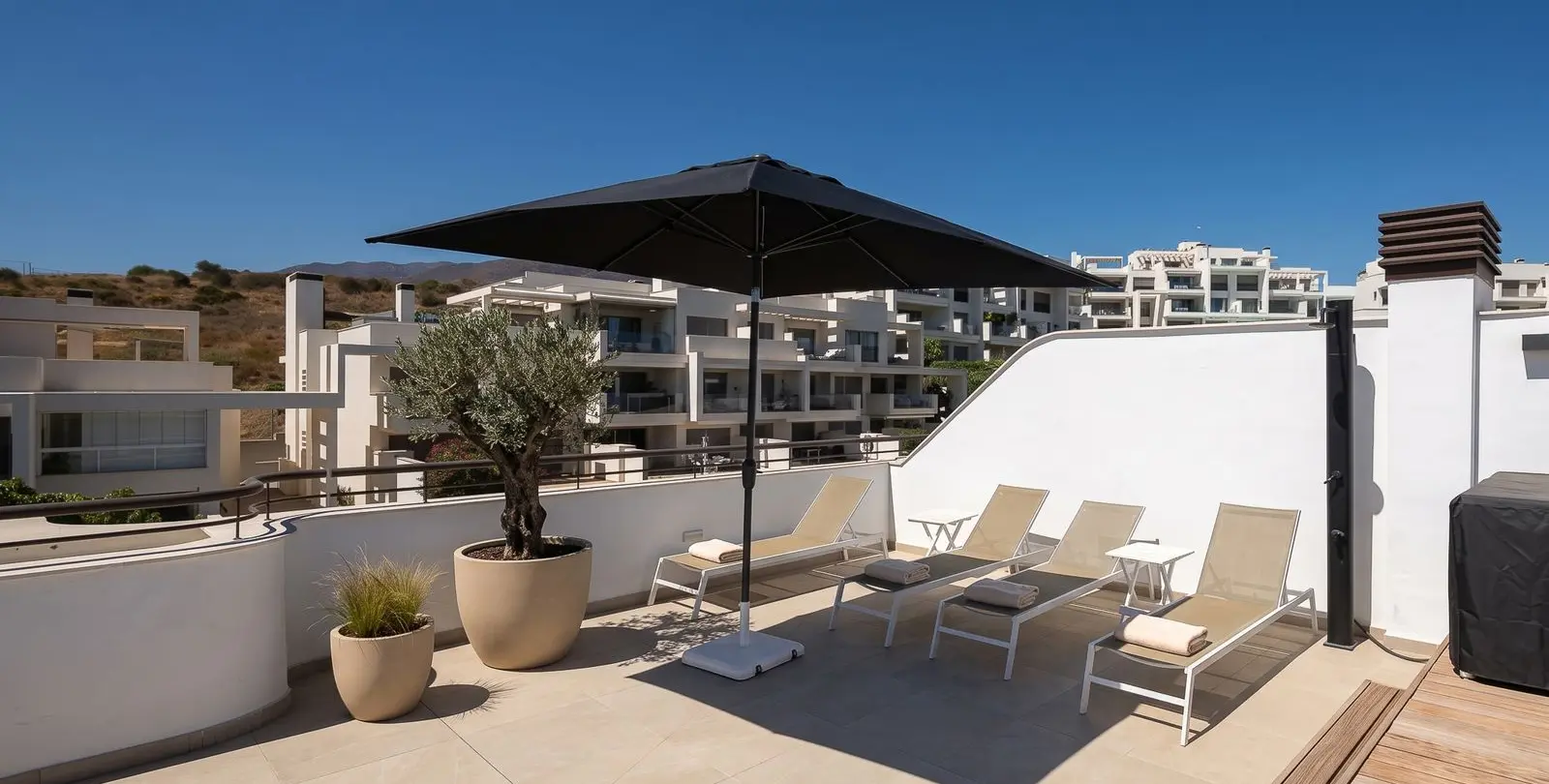 Venta de ático dúplex en Estepona 21