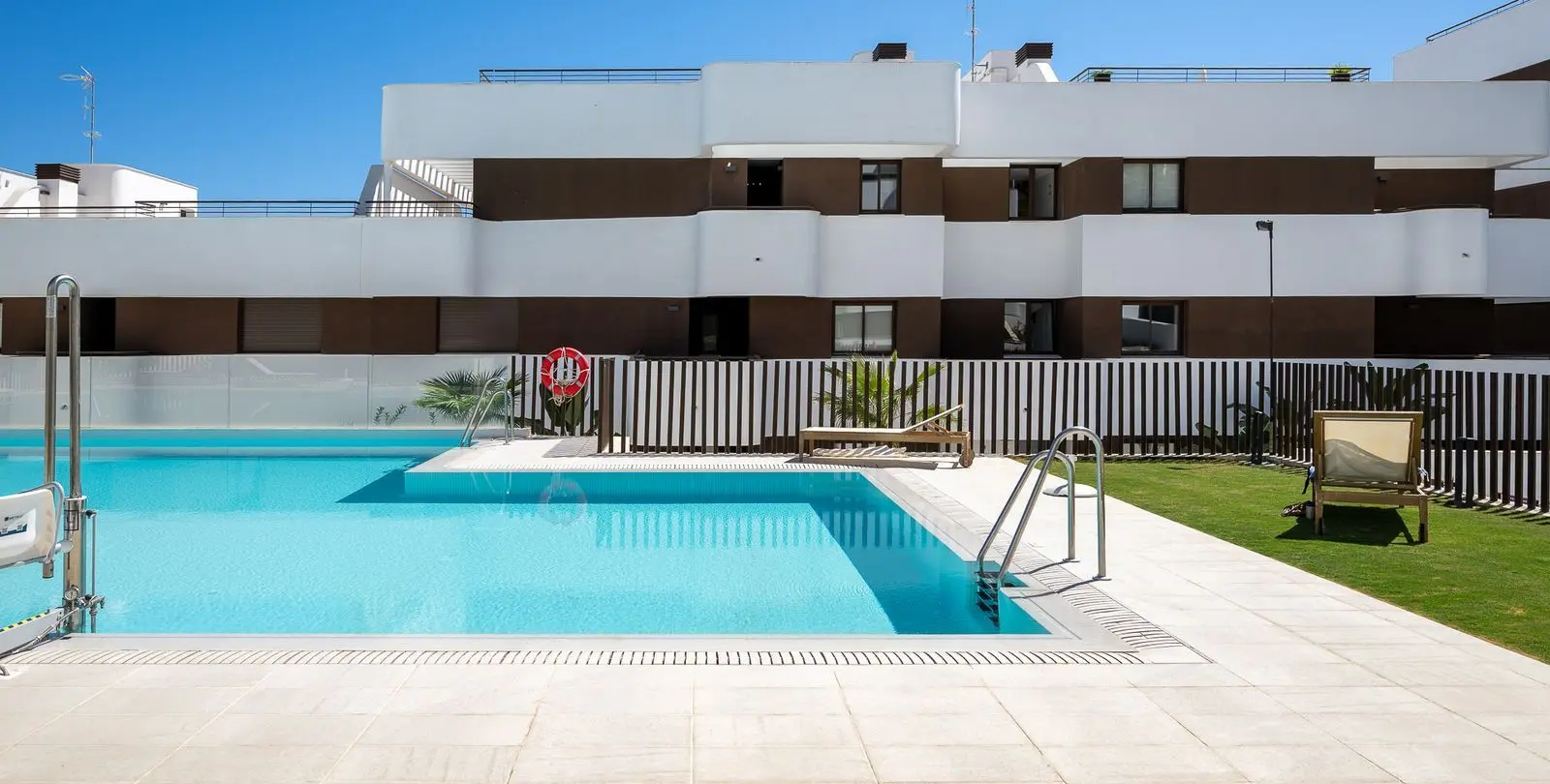 Venta de ático dúplex en Estepona 26