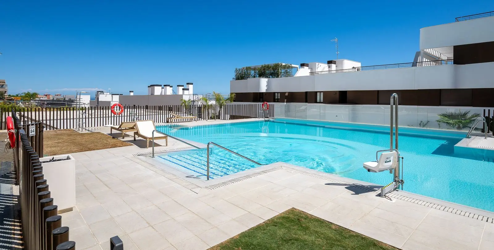 Venta de ático dúplex en Estepona 27