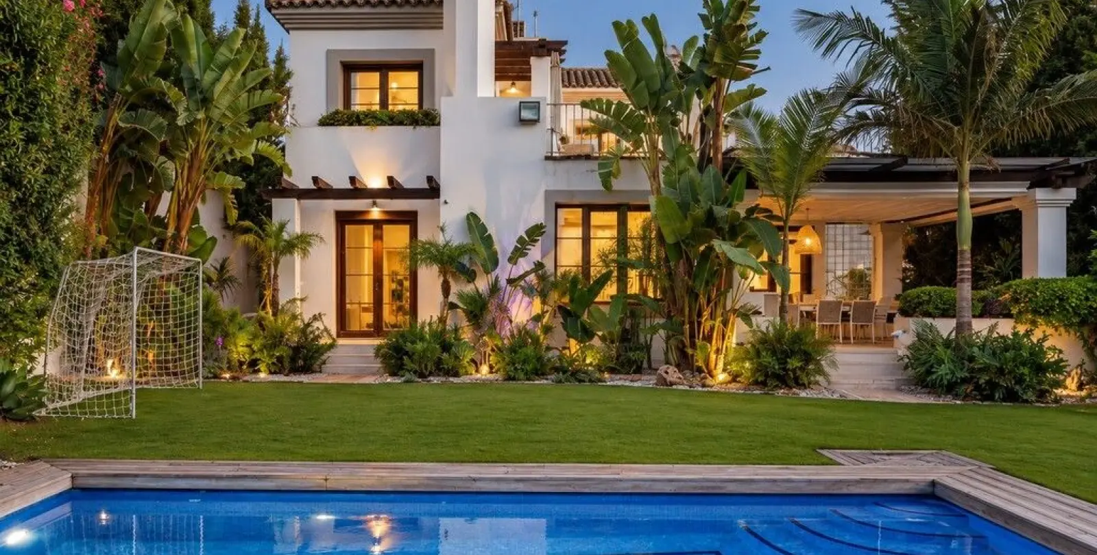 Venta de villa independiente en Estepona 1