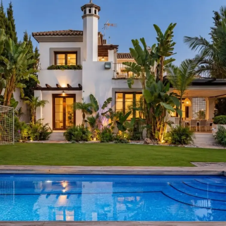 Venta de villa independiente en Estepona