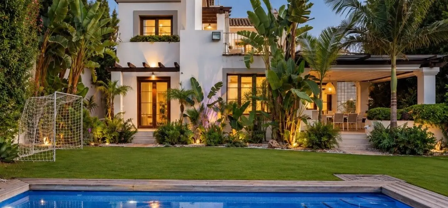Venta de villa independiente en Estepona 0