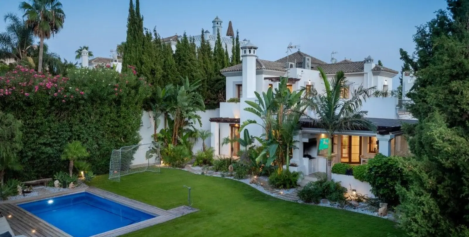 Venta de villa independiente en Estepona 2