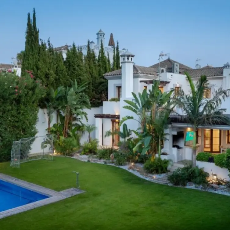 Venta de villa independiente en Estepona