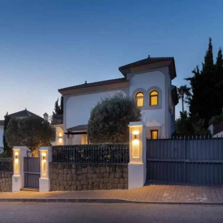 Venta de villa independiente en Estepona