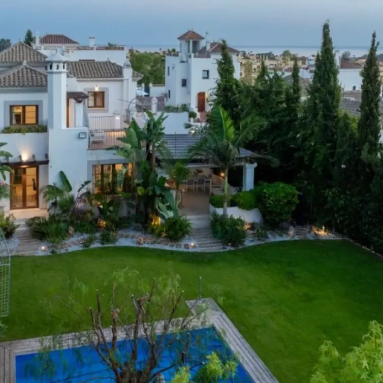 Venta de villa independiente en Estepona