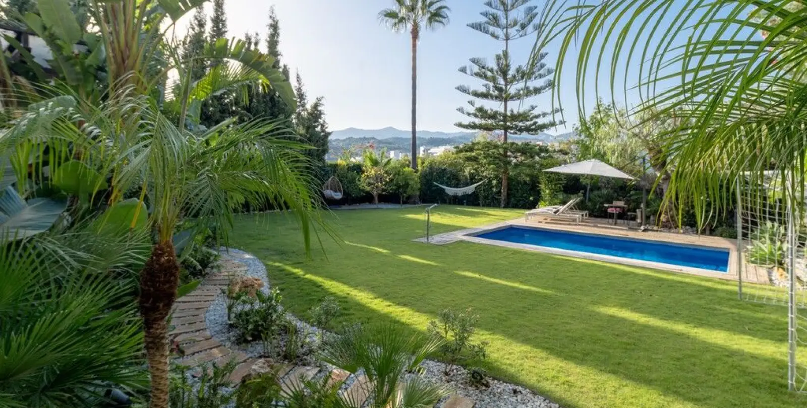 Venta de villa independiente en Estepona 10
