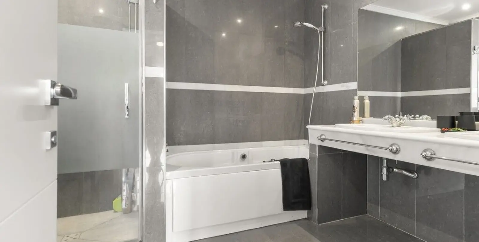 Venta de villa independiente en Estepona 24