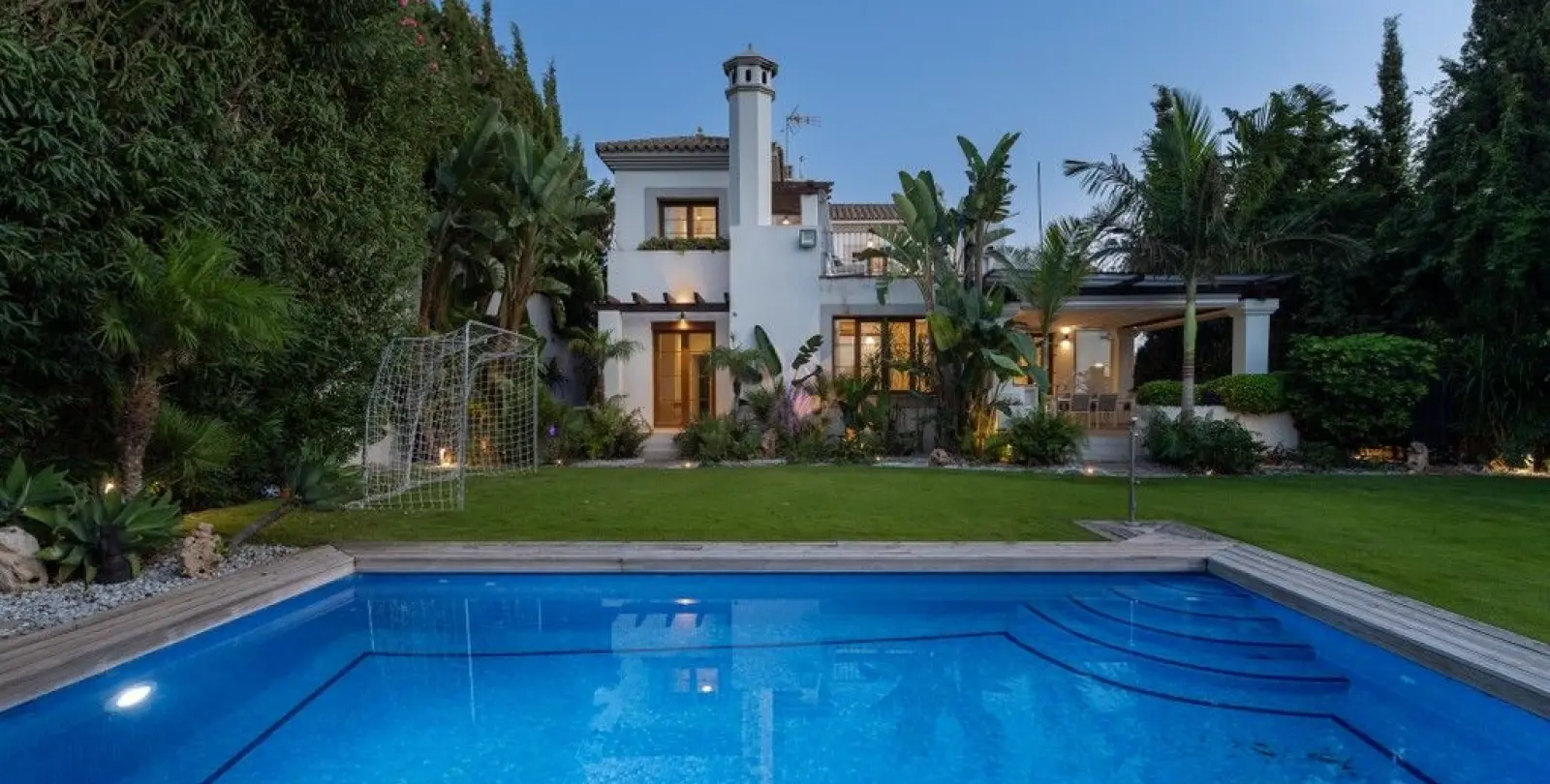 Venta de villa independiente en Estepona 38