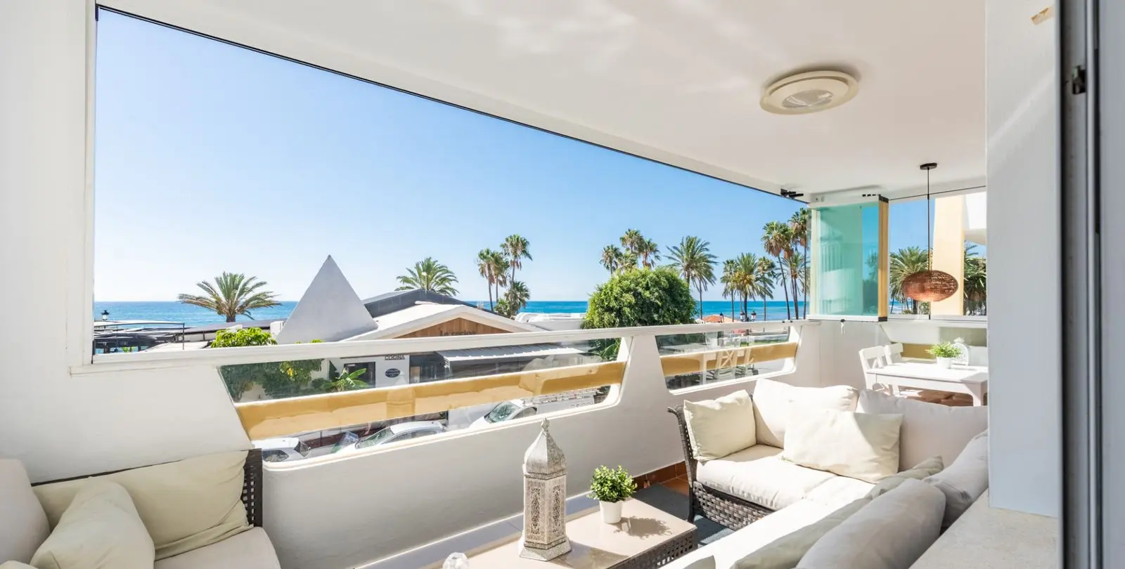 Venta de apartamento en planta media en San Pedro de Alcántara 1