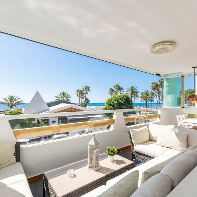 Venta de apartamento en planta media en San Pedro de Alcántara