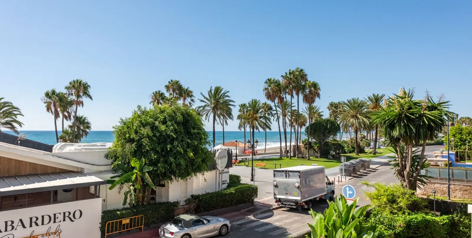 Venta de apartamento en planta media en San Pedro de Alcántara 2