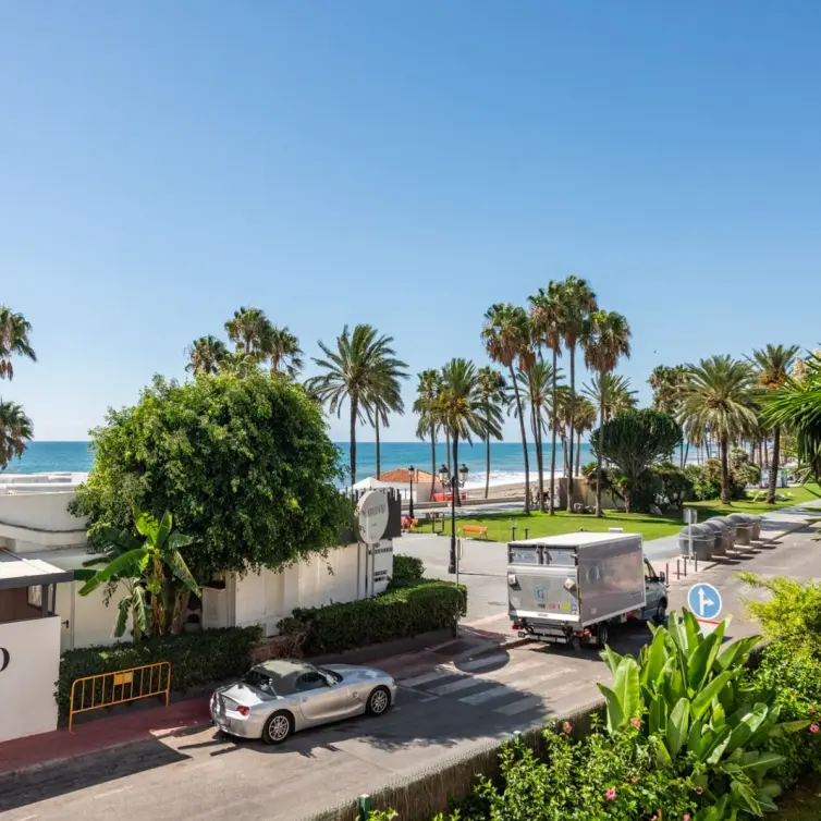 Venta de apartamento en planta media en San Pedro de Alcántara
