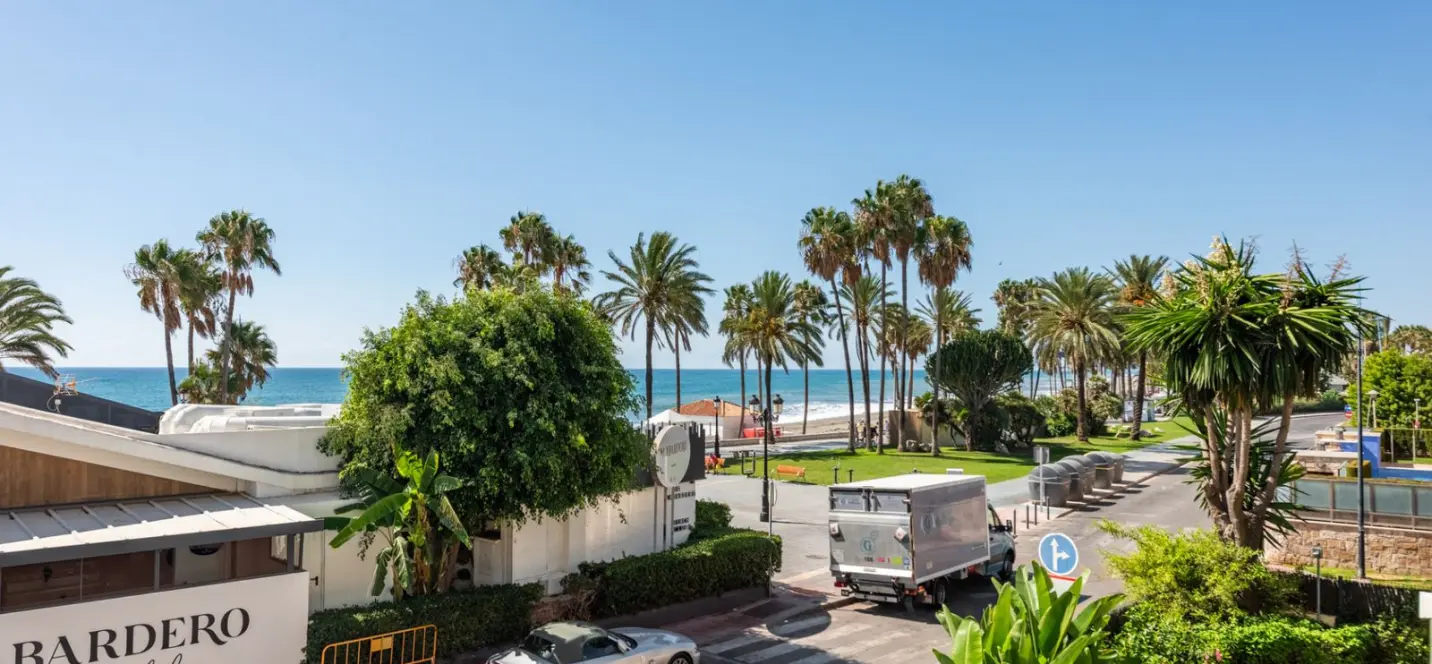 Venta de apartamento en planta media en San Pedro de Alcántara 1