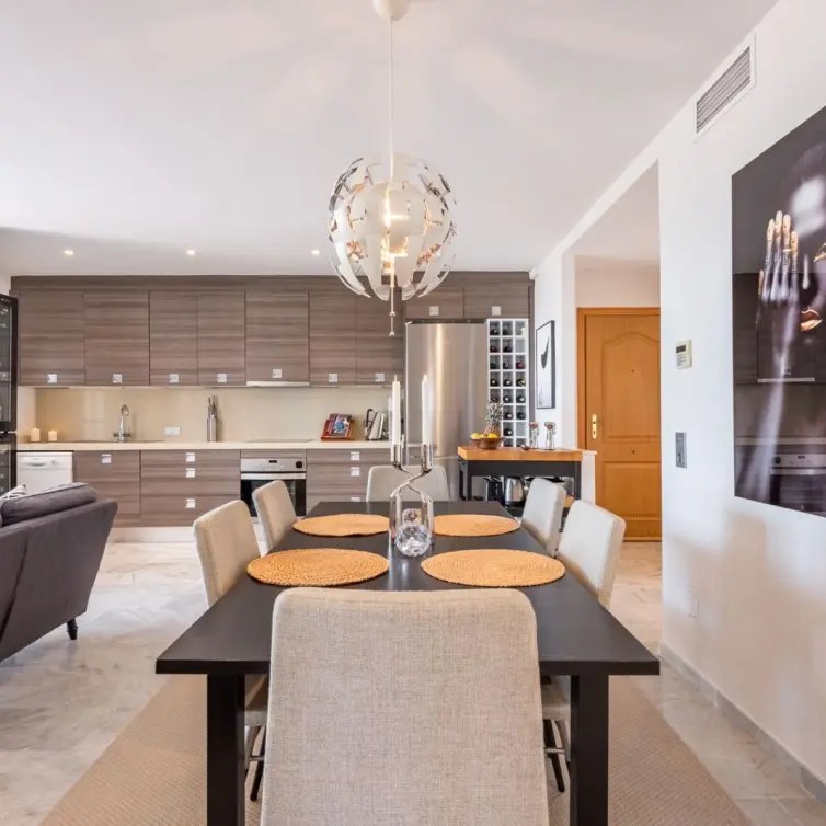 Venta de apartamento en planta media en San Pedro de Alcántara