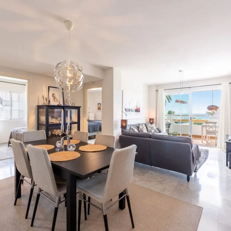 Venta de apartamento en planta media en San Pedro de Alcántara