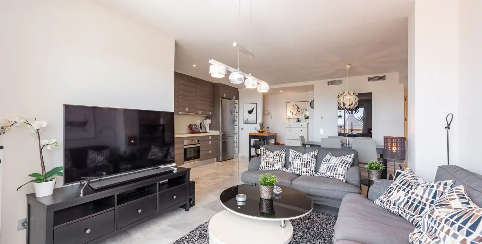 Venta de apartamento en planta media en San Pedro de Alcántara 13