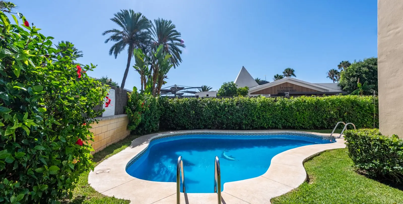 Venta de apartamento en planta media en San Pedro de Alcántara 21