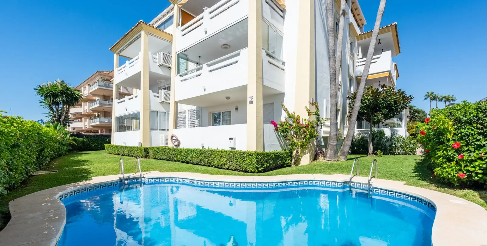 Venta de apartamento en planta media en San Pedro de Alcántara 22