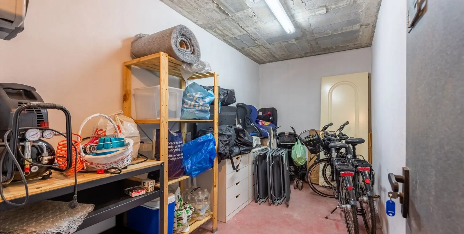 Venta de apartamento en planta media en San Pedro de Alcántara 24